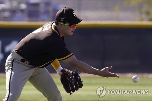 김하성, 바워에 삼진·곤솔린에겐 내야 뜬공…2타수 무안타 ...